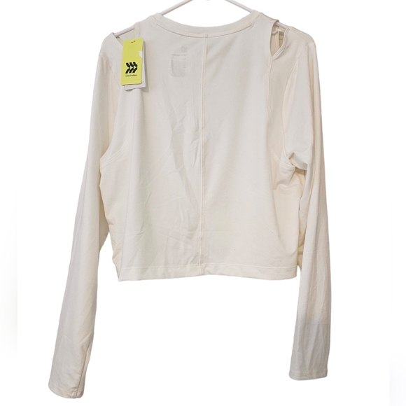 09 Women's Long Sleeve Sleeve Crop Top- All in Motion - Picture 3 of 12